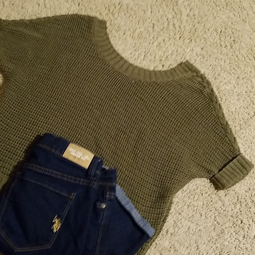 American Eagle sweater